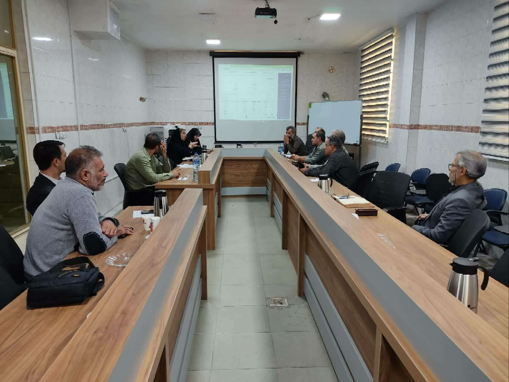 برگزاری جلسه آموزش سامانه ره‌آوا برای توزیع کالاهای اساسی در استان سمنان